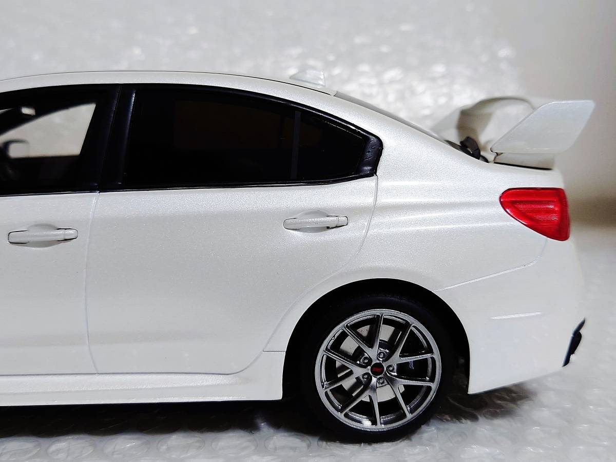  выставленный товар + ограниченное количество товар Kyosho samurai 1/18 Subaru WRX STI Type S White KSR18007W Subaru белый 