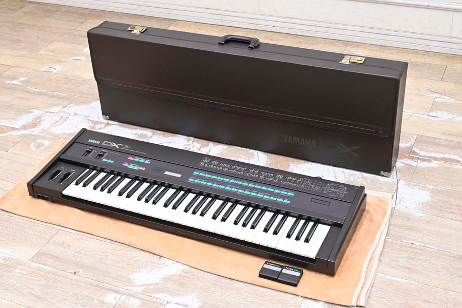 至上 YAMAHA DX7 シンセサイザー ケース付 カートリッジ2個付