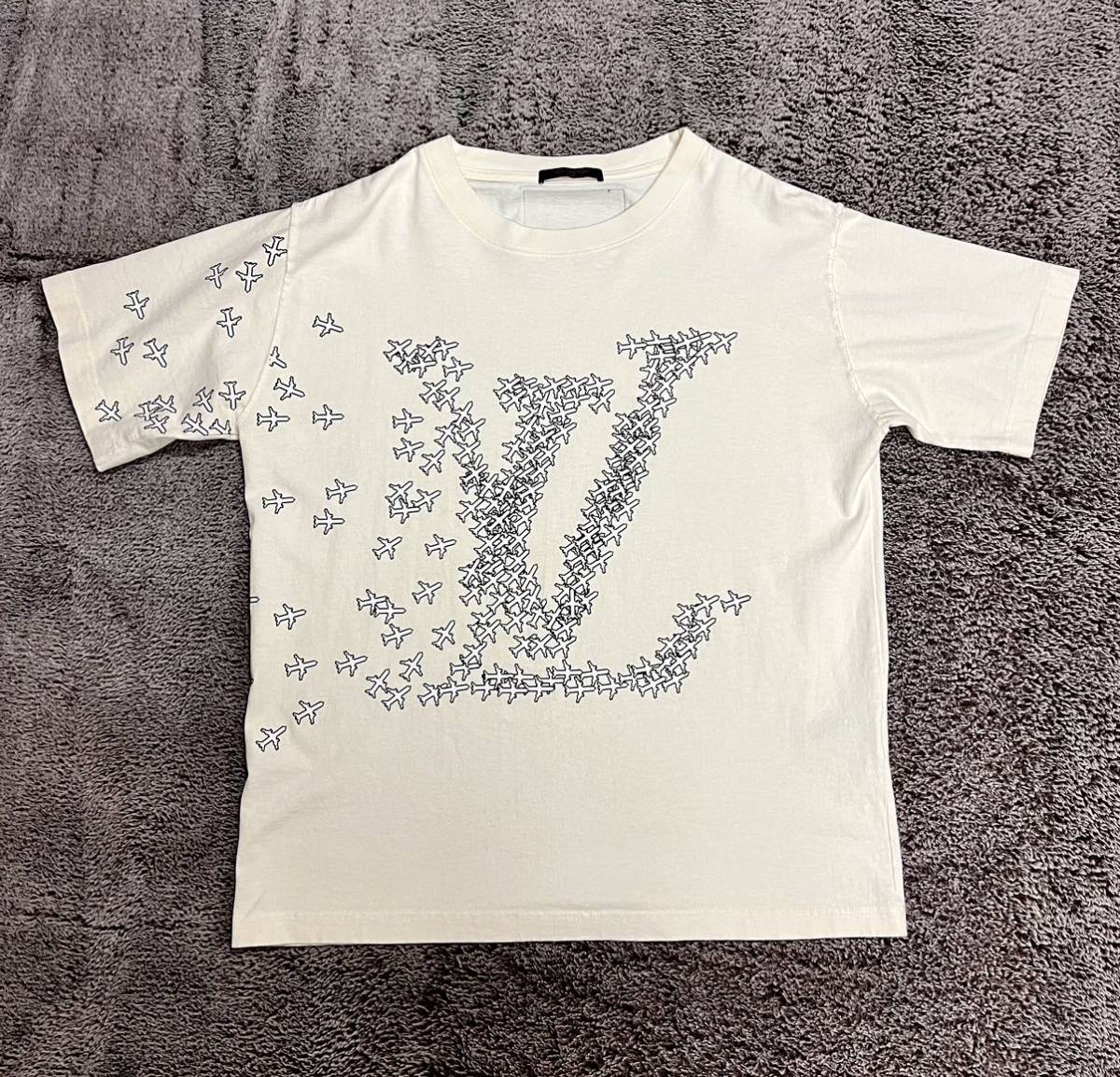 ルイヴィトン ロゴ入り半袖Tシャツ Louis Vuitton 2054 黒 売値 メンズ