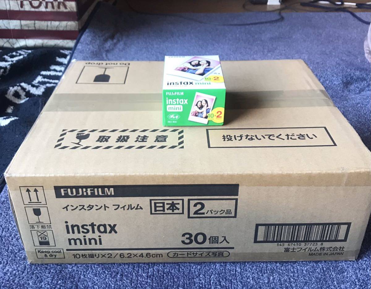 富士フイルム FUJIFILM チェキ用インスタントカメラフィルム 20枚入×30箱。合計600枚