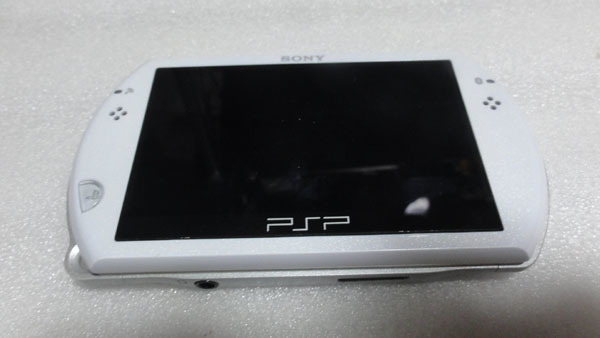 ●PSP go 本体のみ PSP-N1000 パール・ホワイト ホワイト プレーステーション ポータブル●