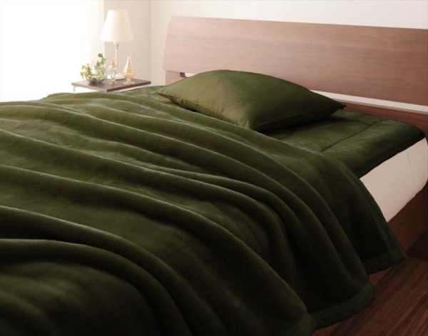 上質マイクロファイバー 厚い 毛布 と 敷パッド一体型ボックスシーツ のセット キングサイズ 色-ディープグリーン/発熱わた入り 洗える