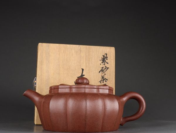 清時代 紫砂彫 菱花老紫砂茶壺 在銘【仁】中国陶磁器 急須 茶壷 茶道具