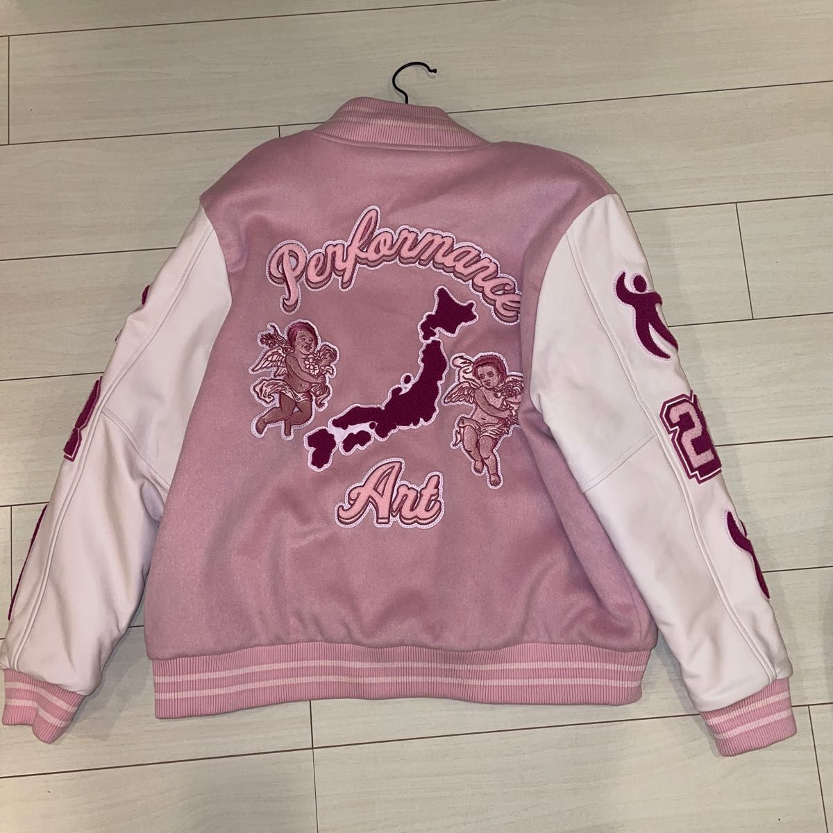 MLB エコファー バーシティジャケット CLE (Mg.Pink) joe freshgoods varsity jacket ジョーフレッシュグッズ バー