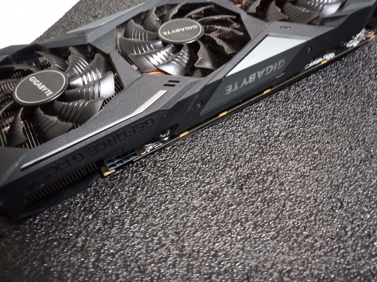 Gigabyte GeForce GTX1660 super 3連ファン