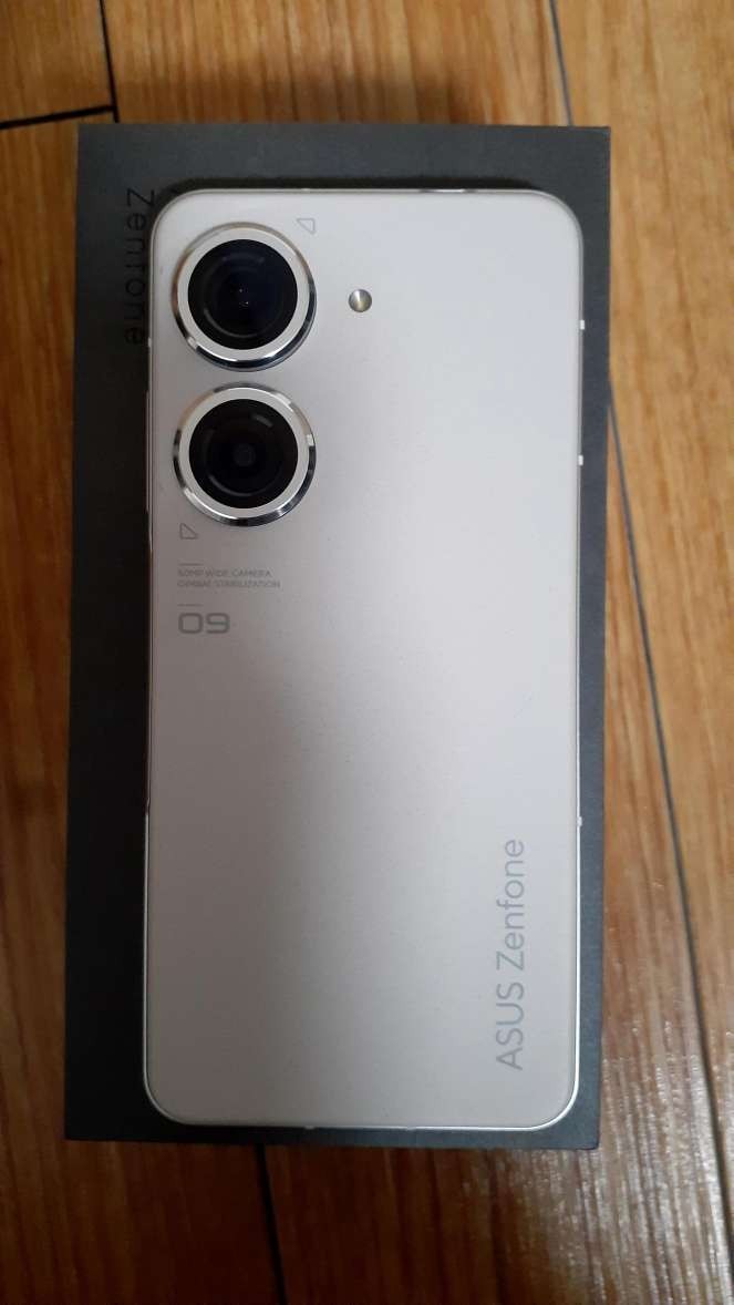 ◇新品同様品◇ 国内版SIMフリー Zenfone 9 128GB フルセット ムーン