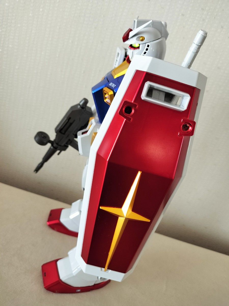 《値下げ☆》RX-78-2 ガンダム チタニウムフィニッシュ ガンダムベース限定 完成品　PG