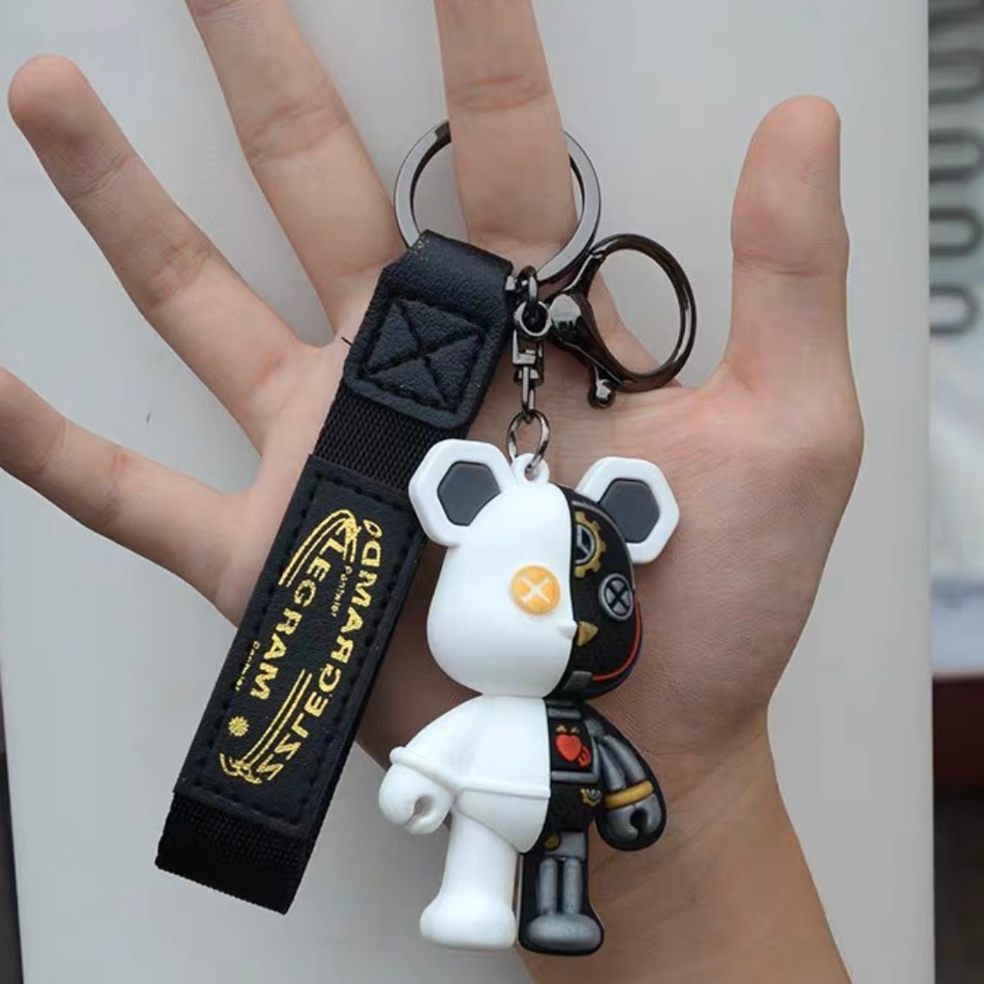 新品 ベアブリック キーホルダー ロボット ストラップ付き 新品 ベアブリック キーホルダー ロボット ストラップ付き