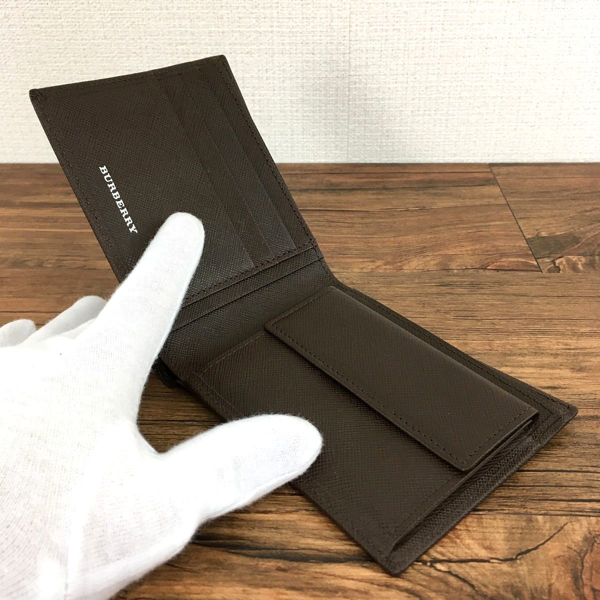 ☆送料無料☆ 未使用品 BURBERRY 二つ折り財布 ダークブラウン レザー