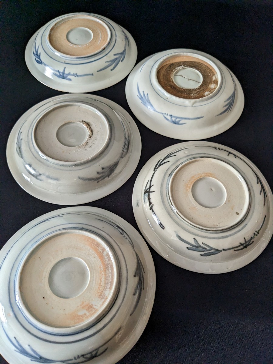 3525 伊万里焼 染付 紅葉文 五寸皿 3525 伊万里焼 染付 紅葉文 五寸皿