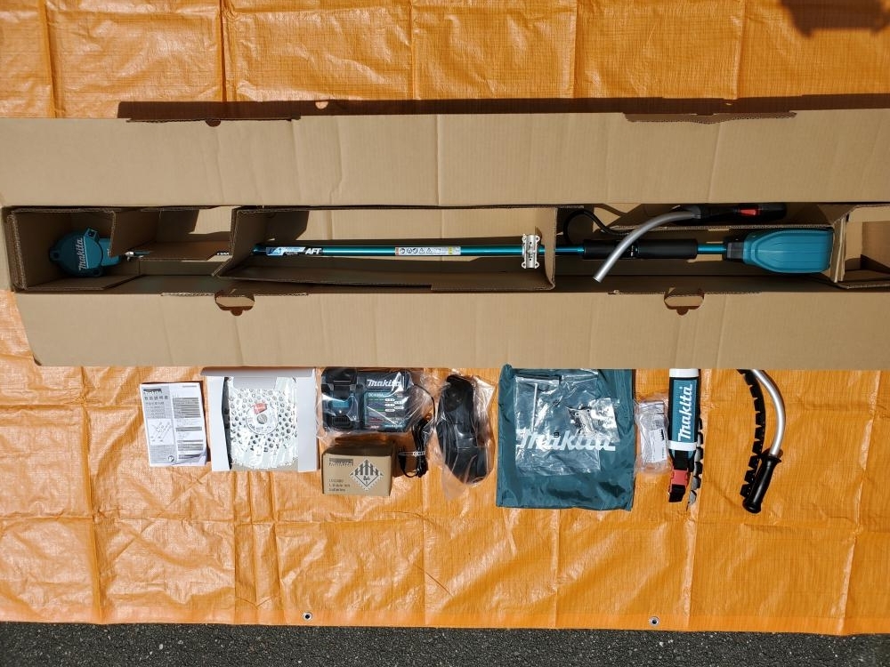 013♪未使用品・店頭引取限定商品♪マキタ makita 充電式草刈機 40Vmax