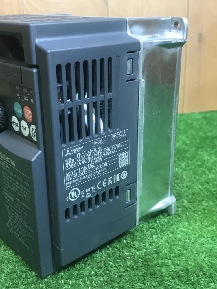 001♪未使用品♪三菱電機 MITSUBISHI インバーター FR-E740-0.4K