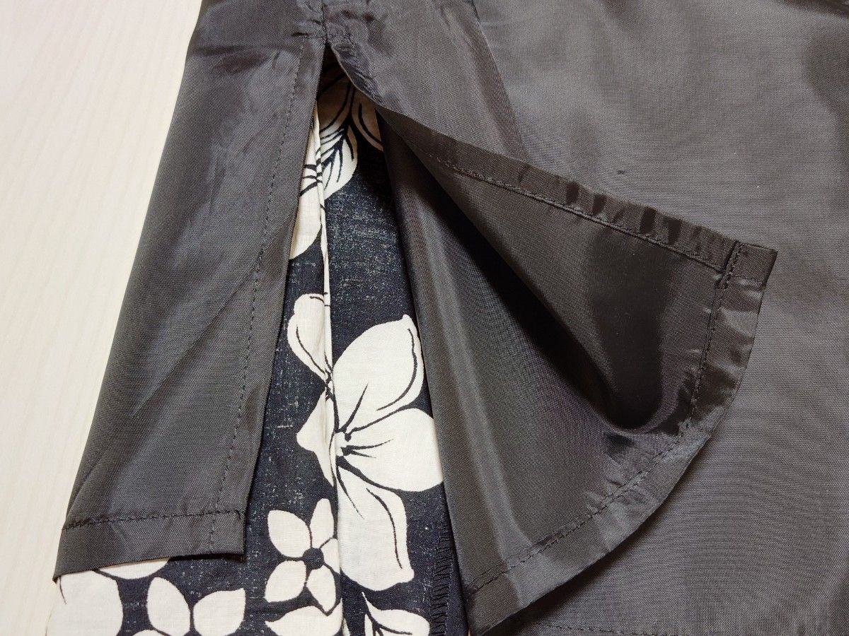 黒・白 花柄スカート ウエスト７３センチ 中古品