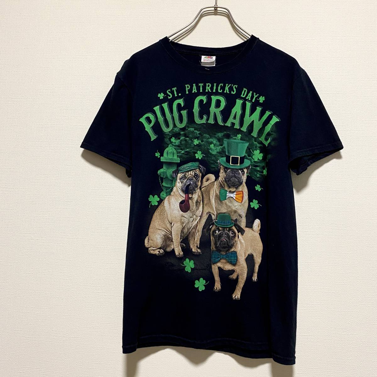 アメリカ古着　アニマルプリント　犬　イヌ　パグ　PUG CRAWL　聖パトリックの休日　半袖Tシャツ　Sサイズ　コットン　【J342】