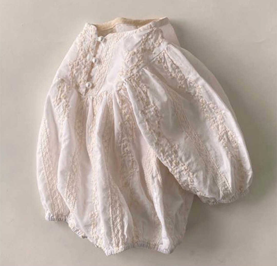 【新品未使用】ホワイト アイボリー 刺繍 レース ロンパース 80 韓国子供服_画像2
