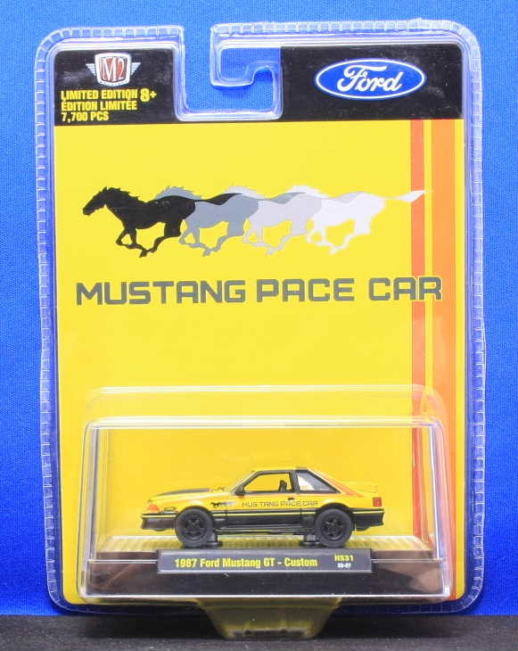 1/64 M2マシーン 1987 フォード・マスタング Ford Mustang GT Custom（イエロー）_画像1