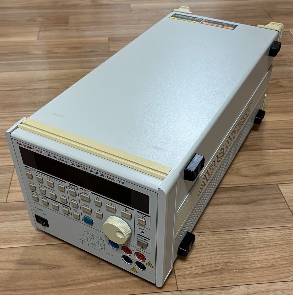 ADVANTEST(ADC) R6243 直流電圧・電流源/モニタ【・動作品】 ADVANTEST(ADC) R6243 直流電圧・電流源/モニタ【・動作品】