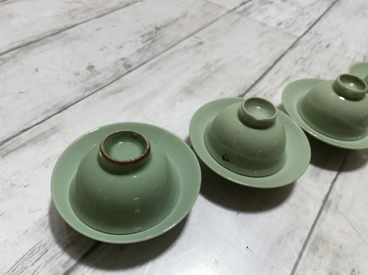 23A04-97:煎茶碗　湯呑 ぐい呑み 煎茶器 青磁 茶托付き ４客　 煎茶道具 古美術 時代物 骨董品_画像4