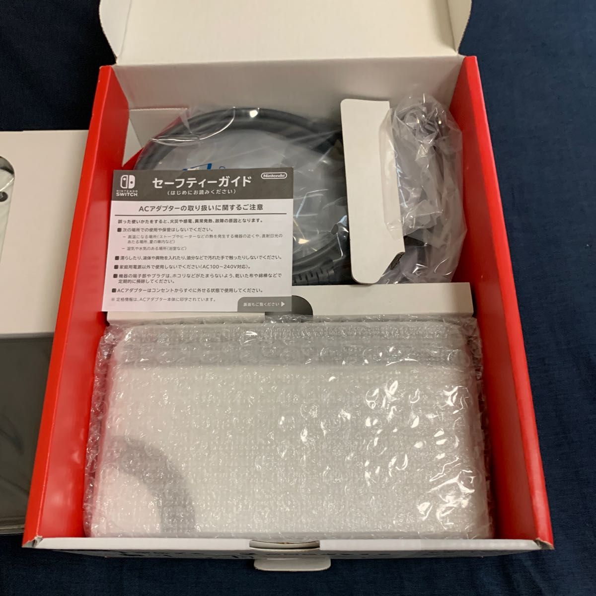 未使用品 外箱に傷あり ニンテンドースイッチ有機ELモデル本体 未使用品 外箱に傷あり ニンテンドースイッチ有機ELモデル本体