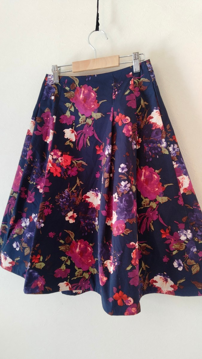 Rythme by KUMIKYOKU Kumikyoku size 2 S size ~ M size floral print knees height skirt medium skirt midi skirt 