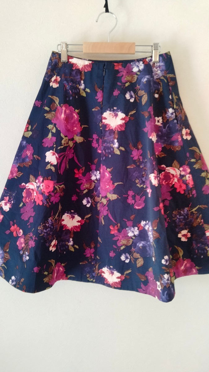 Rythme by KUMIKYOKU Kumikyoku size 2 S size ~ M size floral print knees height skirt medium skirt midi skirt 