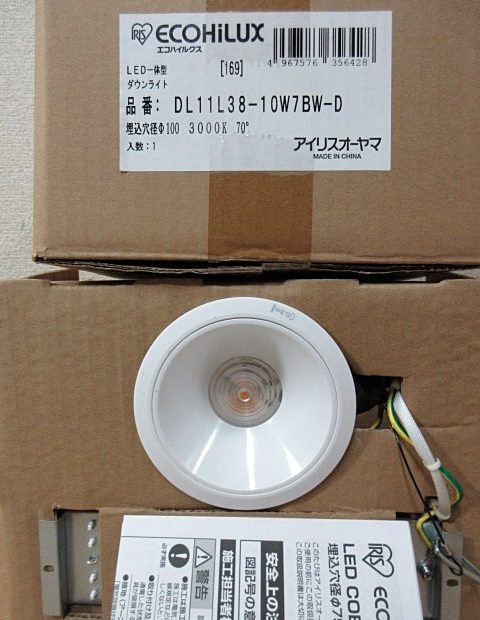 S4979 未使用 開封のみ アイリスオーヤマ LED一体型 ダウンライト DL11L38-10W7BW-D 3000K 穴径100mm エコハイルクス 2021年製_画像1