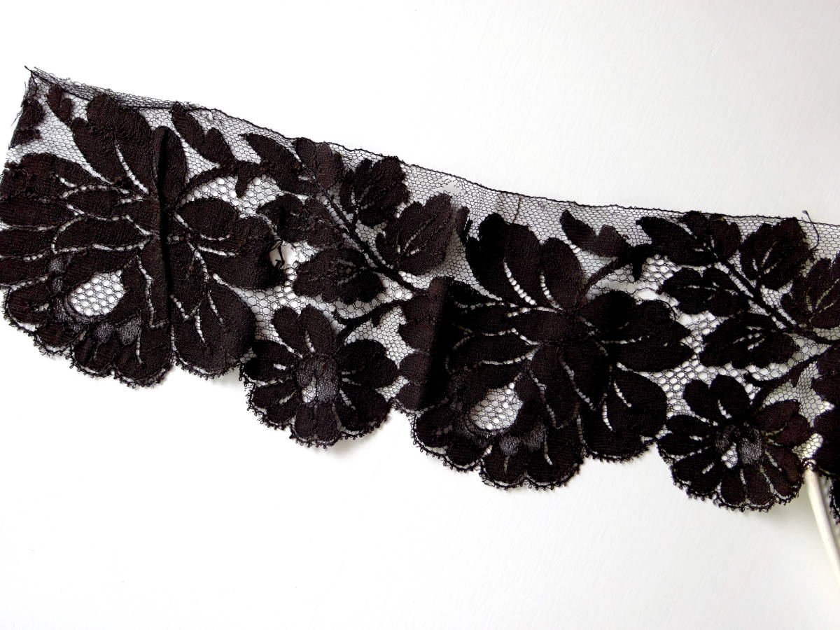 19世紀-20世紀 フランス アンティーク ブラック 花レース 刺繍 布 縫製 古布 カットワーク スカラップ トリム チュール リメイク パーツ_画像5