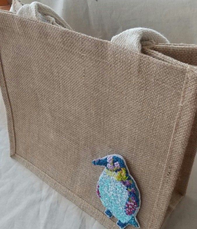 花の刺繍 ペンギン ハンドメイド 手刺繍 ジュートバッグ B5 マイバック 無印、#ぶらんこの子