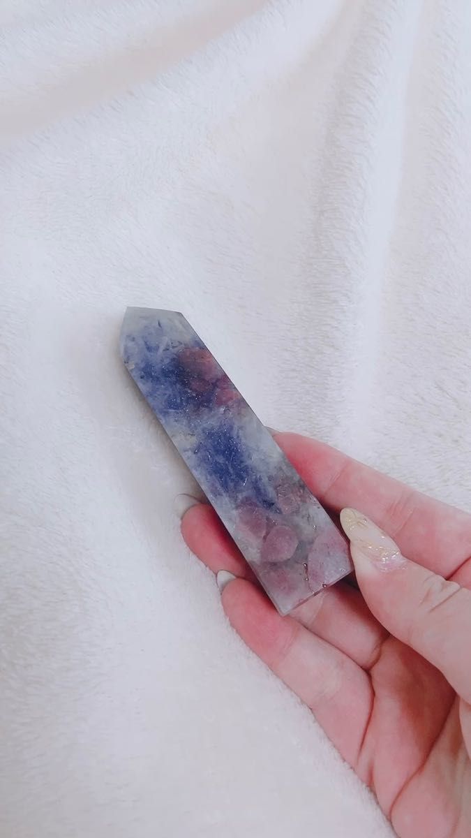 ユニコーンストーン タワー 柱 キラキラ 青 赤 白 透明 紫