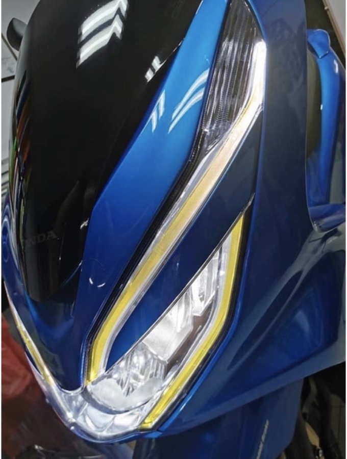 HONDA PCX-2018(JF81 KF30) ヘッドライトステッカー(黄色) BIKE-2022