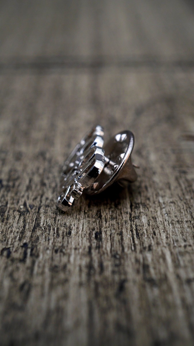 TIFFANY&Co. ティファニー GOOD NEWS ピンバッチ シルバー ... TIFFANY&Co. ティファニー GOOD NEWS ピンバッチ シルバー ...