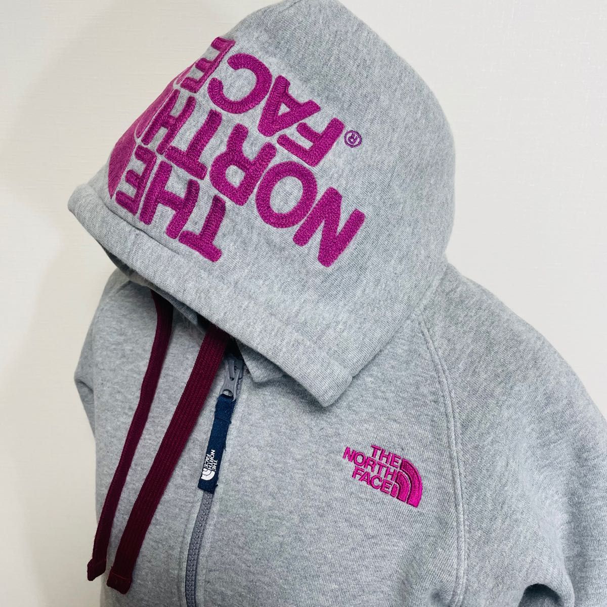 THE NORTH FACE ジップパーカー デカロゴ グレー×パープル リアビュー