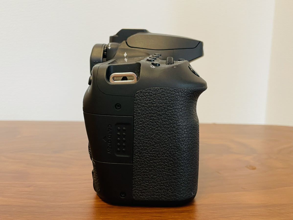 【極美品】Canon EOS 90D ボディ 一眼レフカメラ