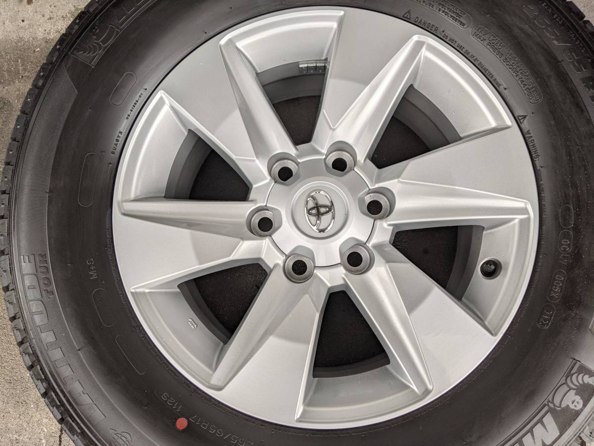 新車外し 美品 トヨタ 17インチ ランドクルーザー 25 4本 65R17 PCD139
