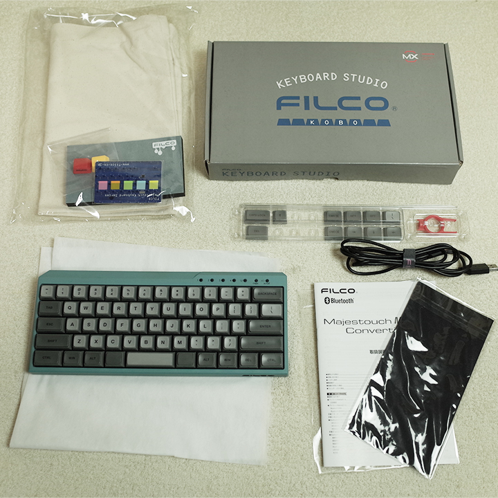 人気商品の FILCO キーボード　Majestouch MINILA-R Convertible　アサギ色 茶軸 英語配列63キー Bluetooth＆USB 無線有線両対応 ワイヤレスキーボード