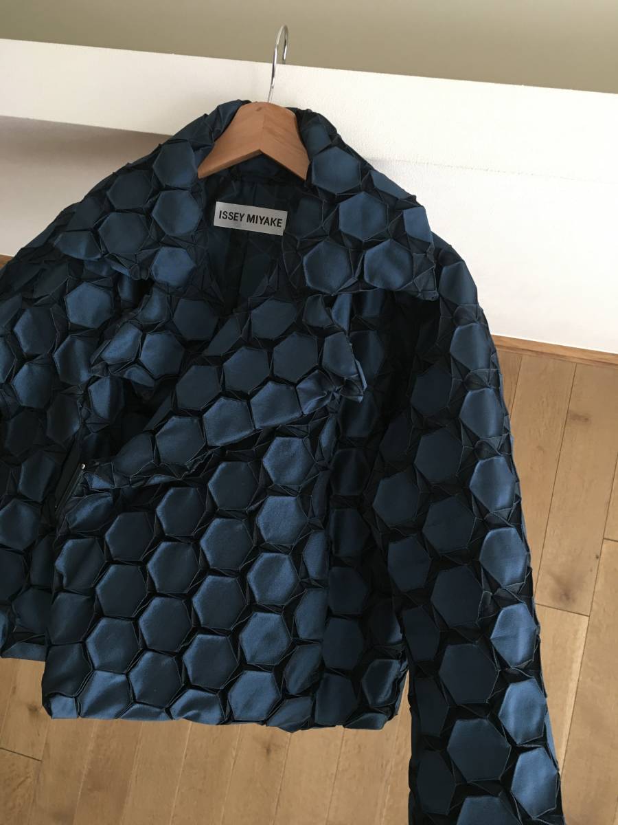 即決 極美品 ISSEY MIYAKEイッセイミヤケ ハニカムプリーツ プリーツ