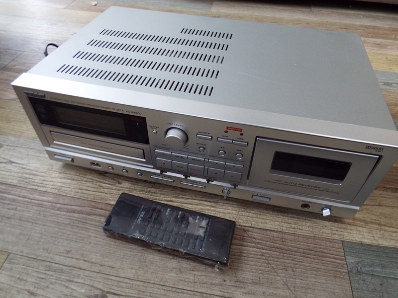 半額品 TEAC CD カセットレコーダー USB接続対応 シルバー AD-RW900-S
