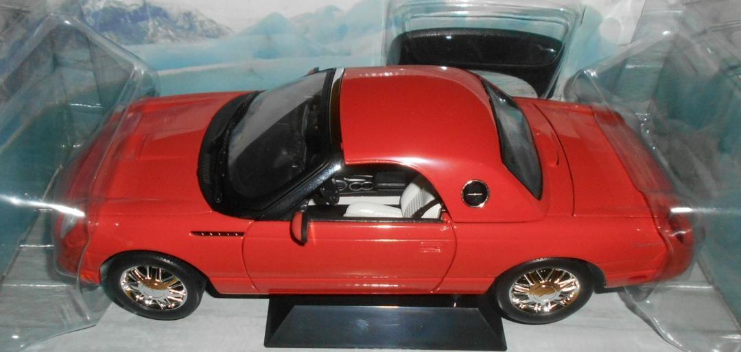 最新情報 1/18 フォード サンダーバード ミニカー 乗用車 - ceagic.com.br