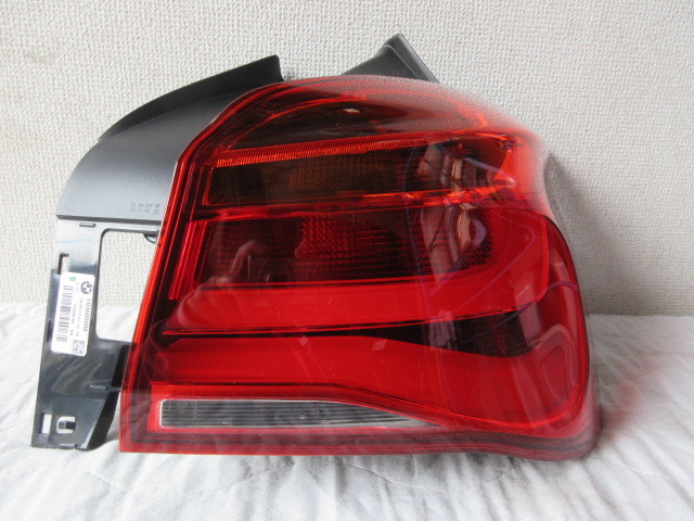 ④ BMW 1シリーズ テールランプ右 F20 後期 7359018 09 ライト