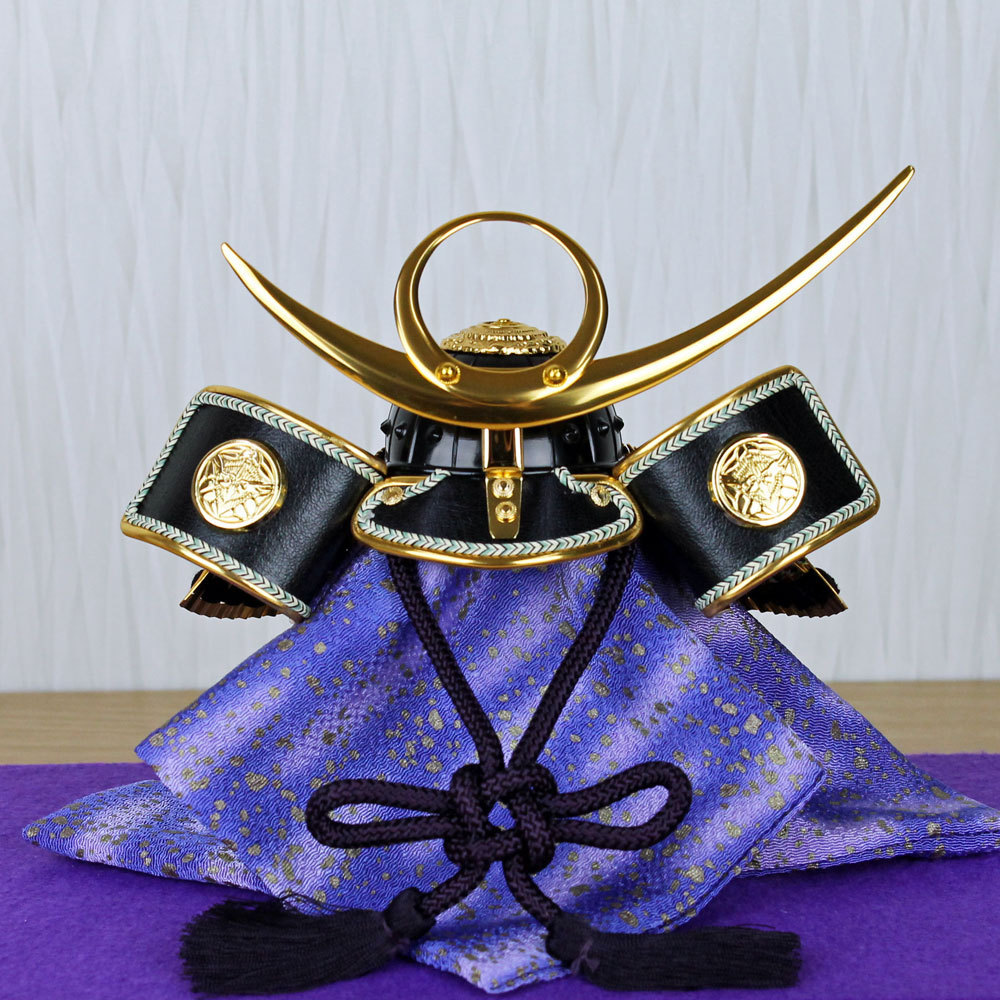 兜飾り コンパクト おしゃれ モダン ケース入り (煌～KIRA～上杉謙信兜 ホワイトパープル ケース入り お名前木札付きYR407KS-18)5月人形