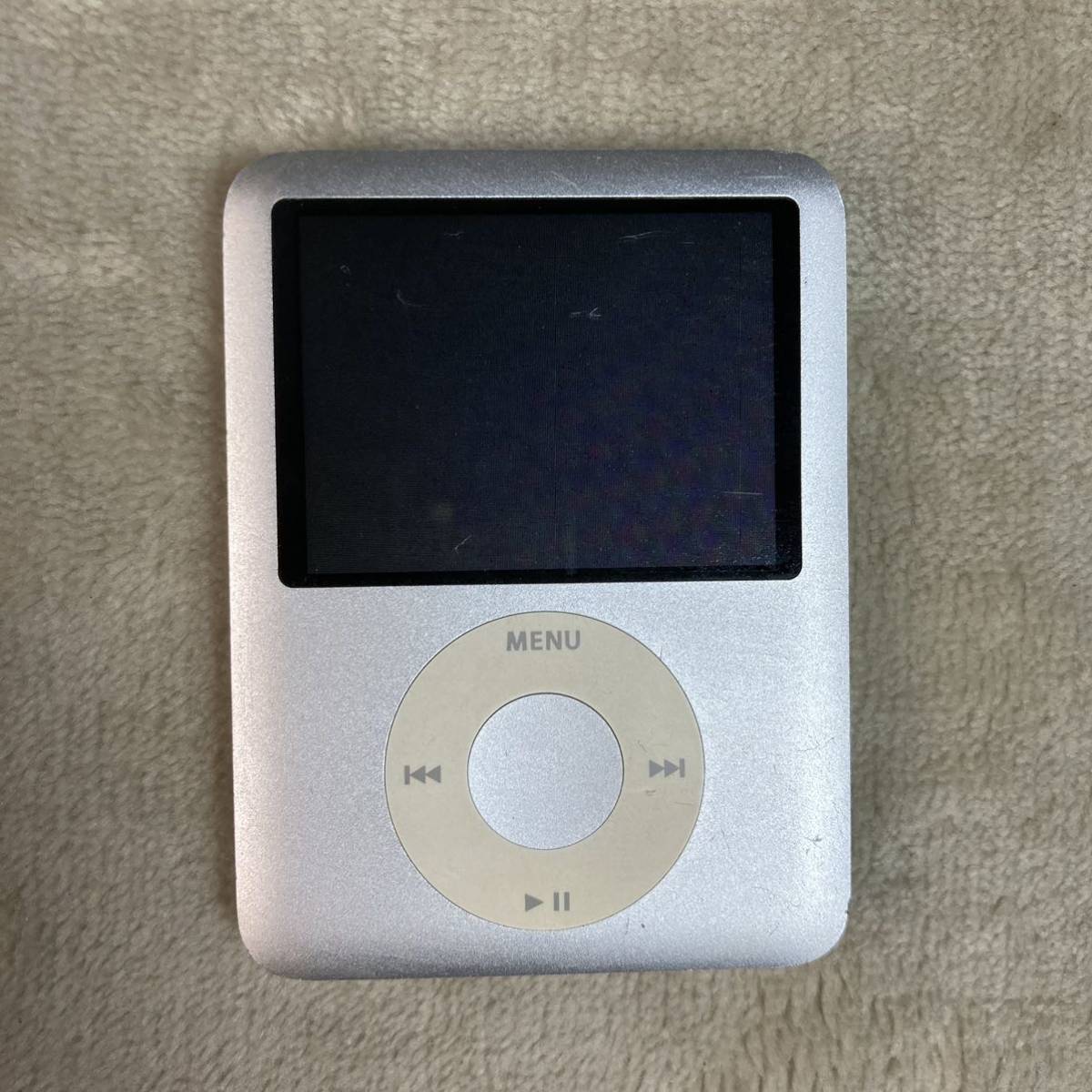 iPod 4GB シルバー　iPod nano？　第3世代？　動作未確認　ジャンク品　Ｙ_画像1
