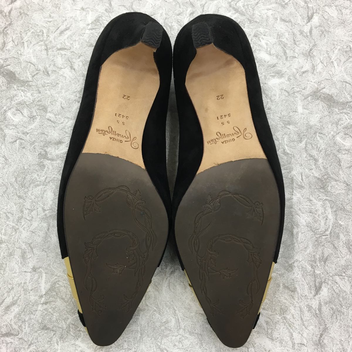 [ used beautiful goods ]GINZA Kanemathu pumps SS 22cm Ginza Kanematsu black × Gold elegant! office . event etc. .!