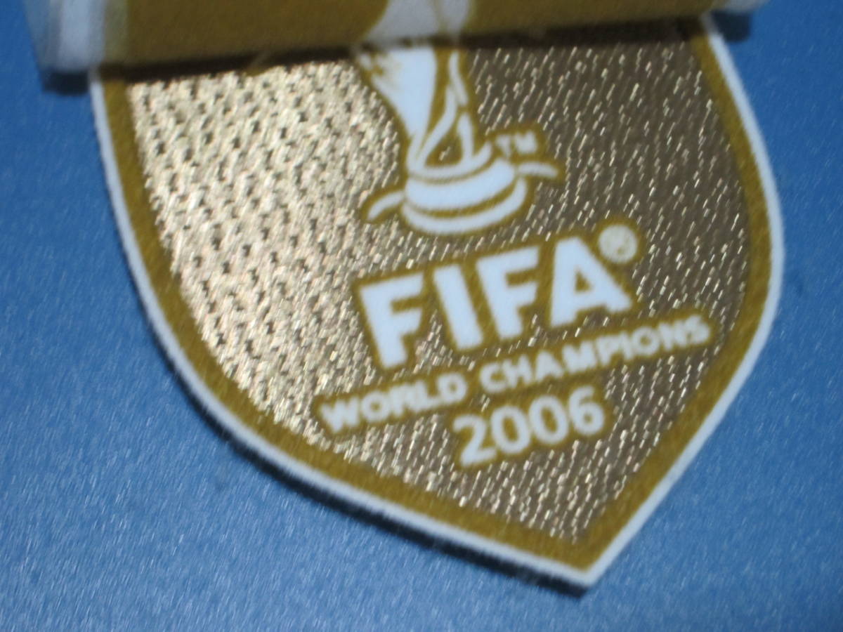 ～小物～ 2006 FIFAワールドカップ x イタリア代表 優勝 ワッペン 1枚 (黄金)_画像2