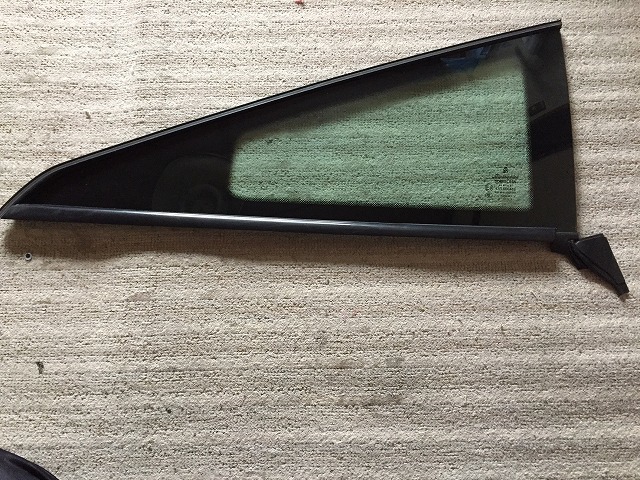ランボルギーニ ガヤルド LP550 純正 右 後ろ側 クォーター ガラス ウインドウガラスの画像1