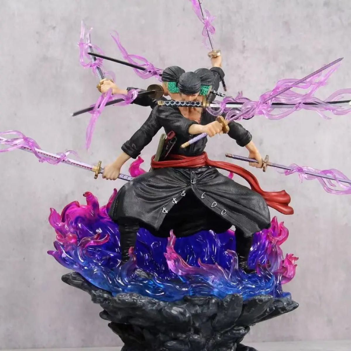 【新品送料無料】ワンピース ロロノア・ゾロ フィギュア 鬼気九刀流 阿修羅 海外製品