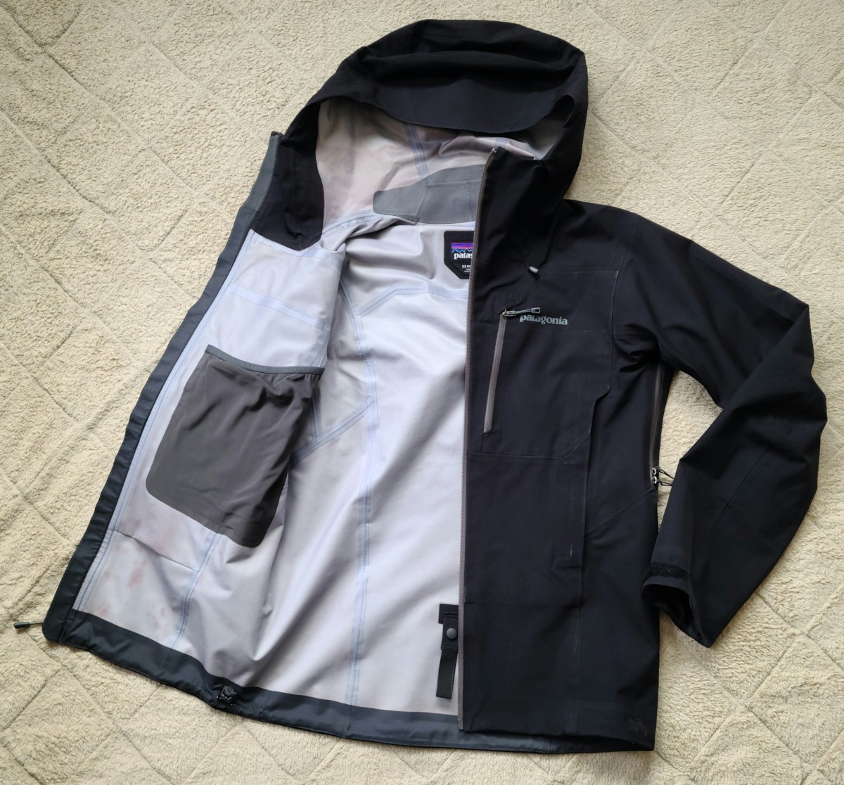 patagonia パタゴニア 　トリオレットジャケット　ハードシェル　レインジャケット　ブラック　ゴアテックス GORE-TEX XSサイズ 撥水　_画像3