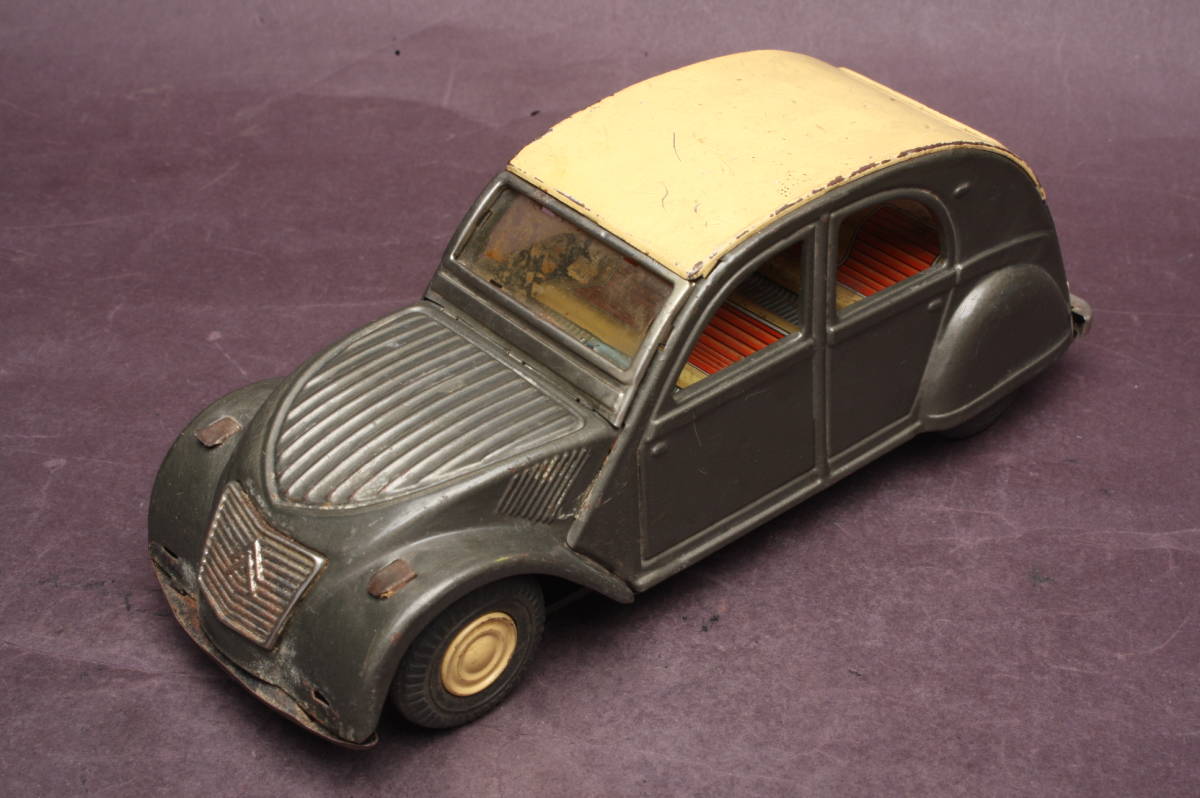 4045 当時物 ブリキ ミニカー おもちゃ CITROEN 2CV ミニカー 1960年代 シトロエン2CV ガンメタリック 寺井商店 ライト欠損 ダイヤ_画像4