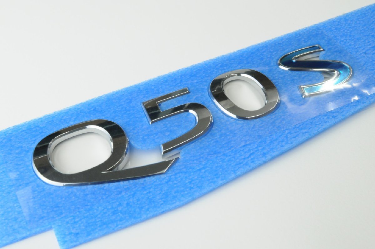 インフィニティ エンブレム Q50s ロゴ トランク スカイライン (V37) セダン海外仕様 純正部品_画像1