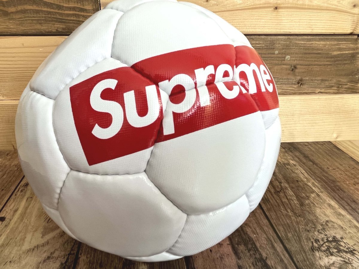 □ 新品シュプリームSupreme Umbro Soccer Ball サッカーボールWhite