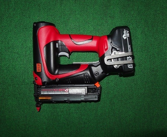 人気 TJ-35P4-B/1825A マックス 18V充電式ピンネイラ MAX TJ35P4 新品 充電器別売 本体+2.5Ah電池パックx1個+ケ-スセット エア釘打機 人気 TJ-35P4-B/1825A マックス 18V充電式ピンネイラ MAX TJ35P4 新品 充電器別売 本体+2.5Ah電池パックx1個+ケ-スセット エア釘打機